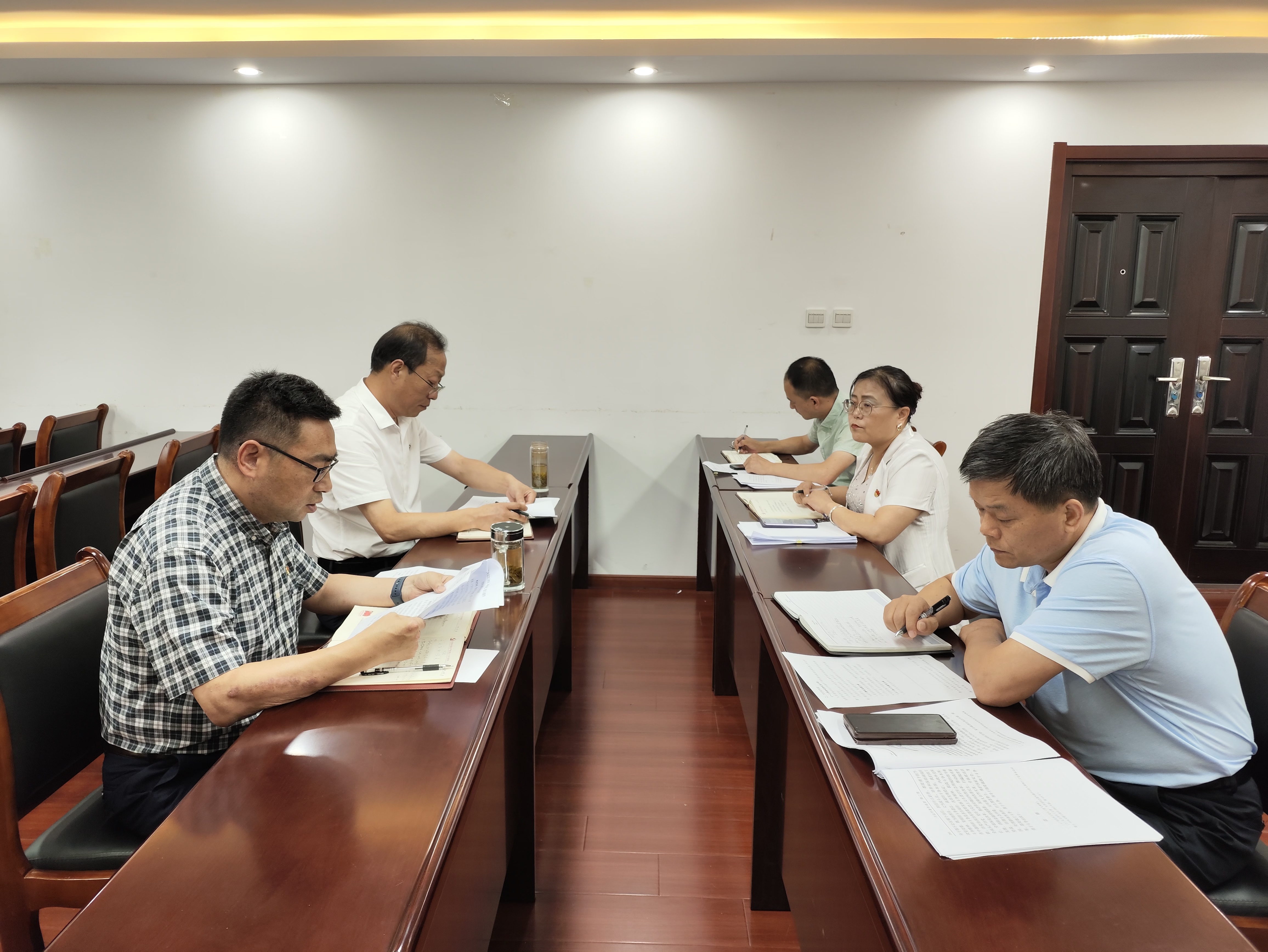 安裝公司黨支部開展“五大”要求、“六破六立”大討論  會(huì)議照片.jpg